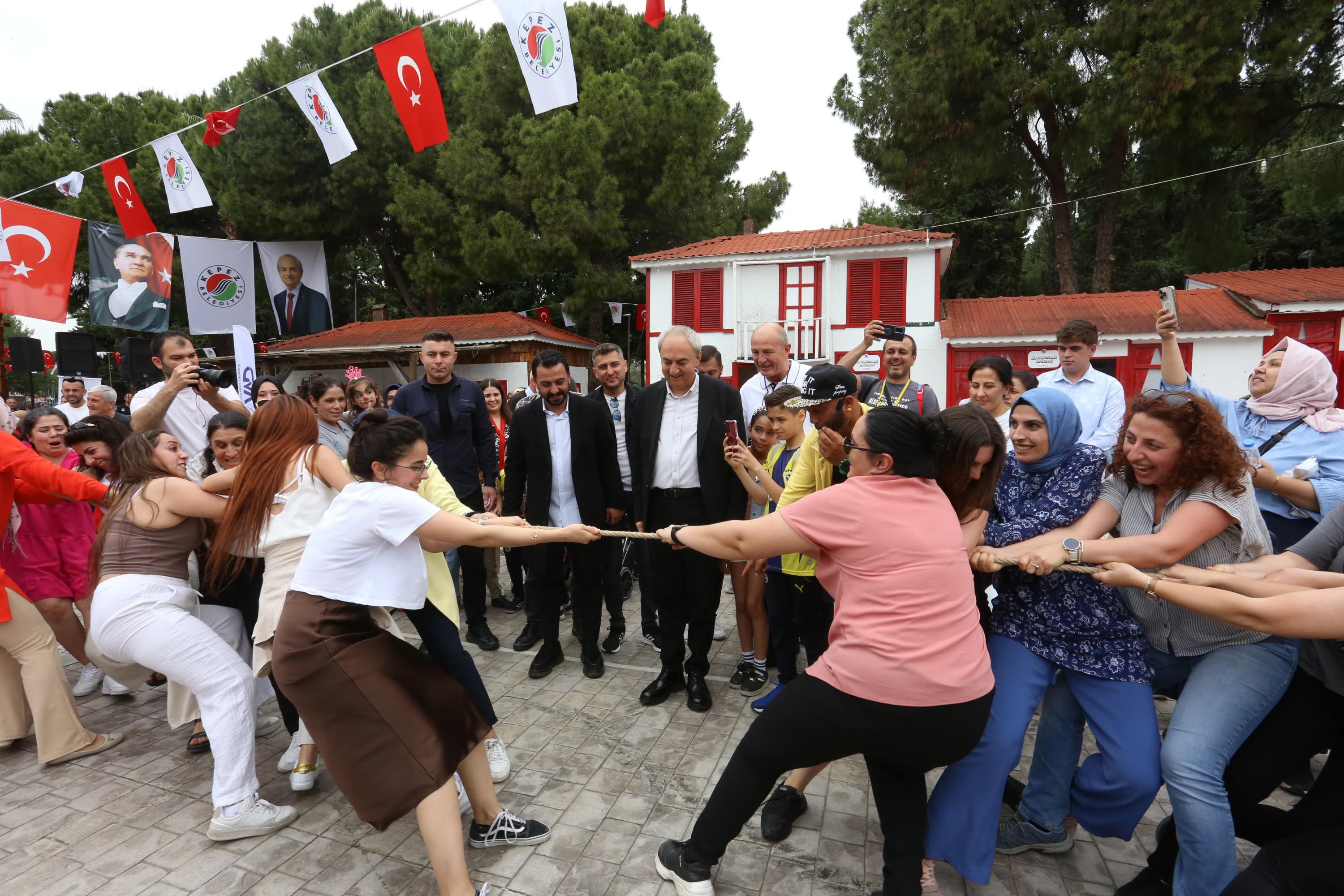 Kepezde Renkli Anneler Gunu Etkinligi Anneler Yaristi, Cocuklar Izledi 3