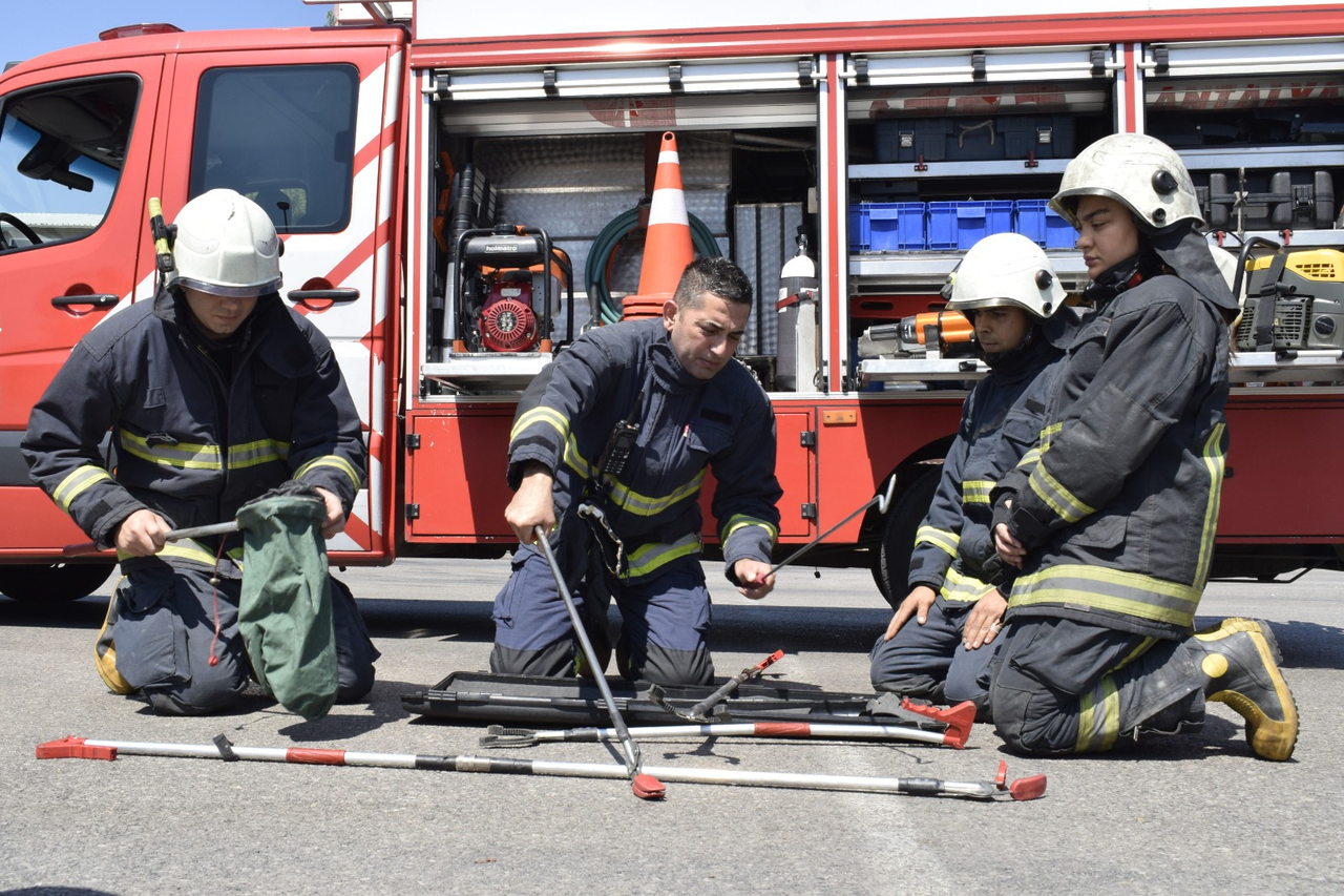 A C I K T A B I R A K I L A N S U T Y I L A N L A R I C E Z B E D I Y 768965 227096