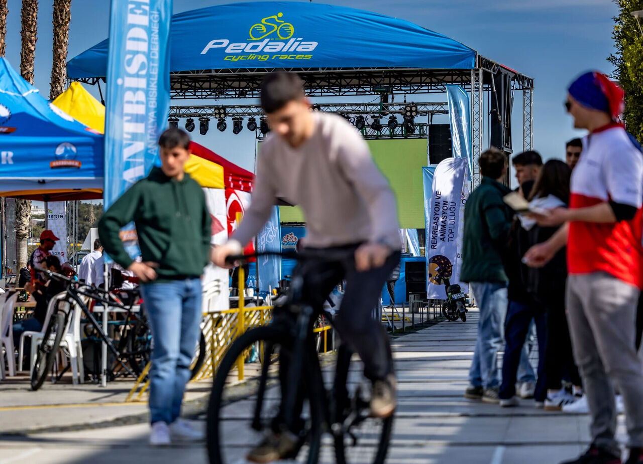 A N T A L Y A D A P E D A L I A F E S T D U Z E N L E N E C E K 770968 227735