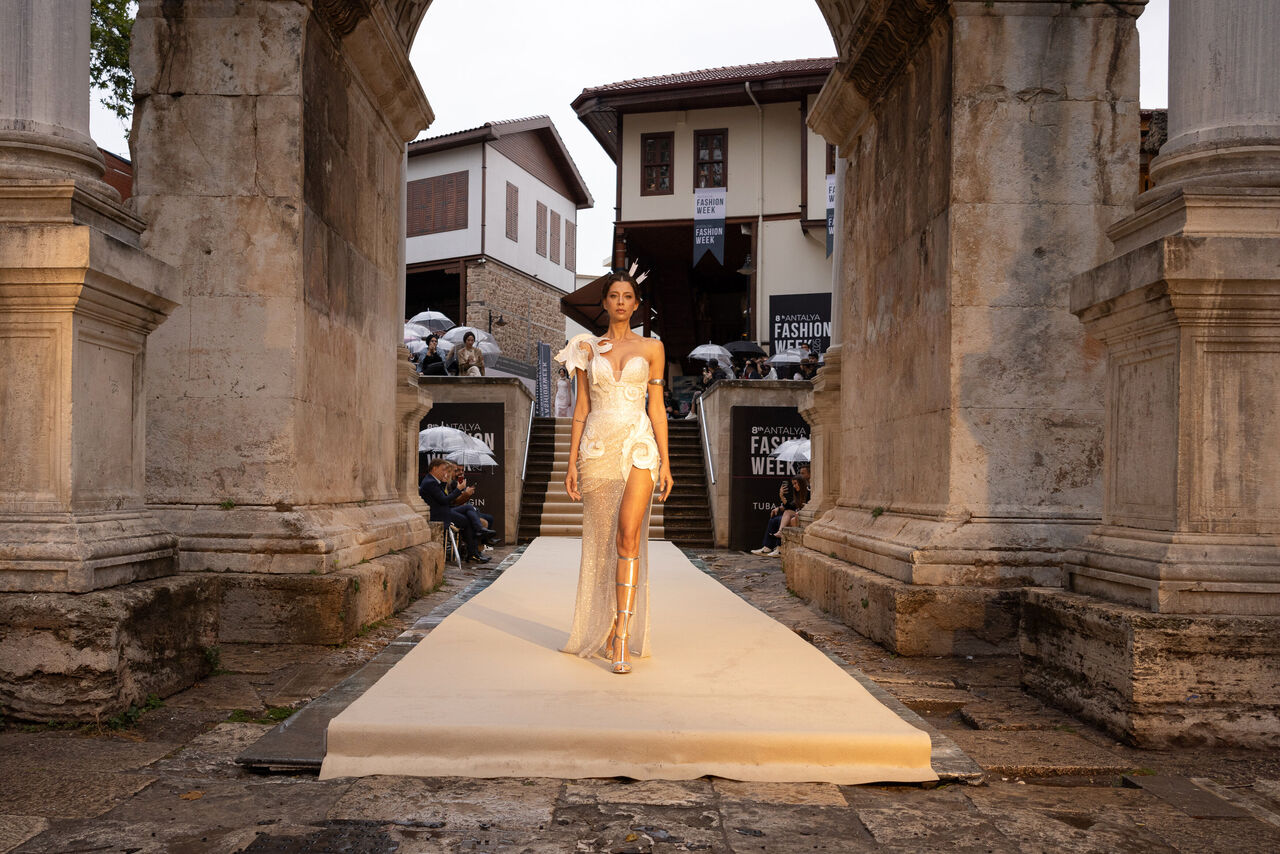 A N T A L Y A G L O B A L M O D A H A R I T A S I N A G I R D I 781073 230959