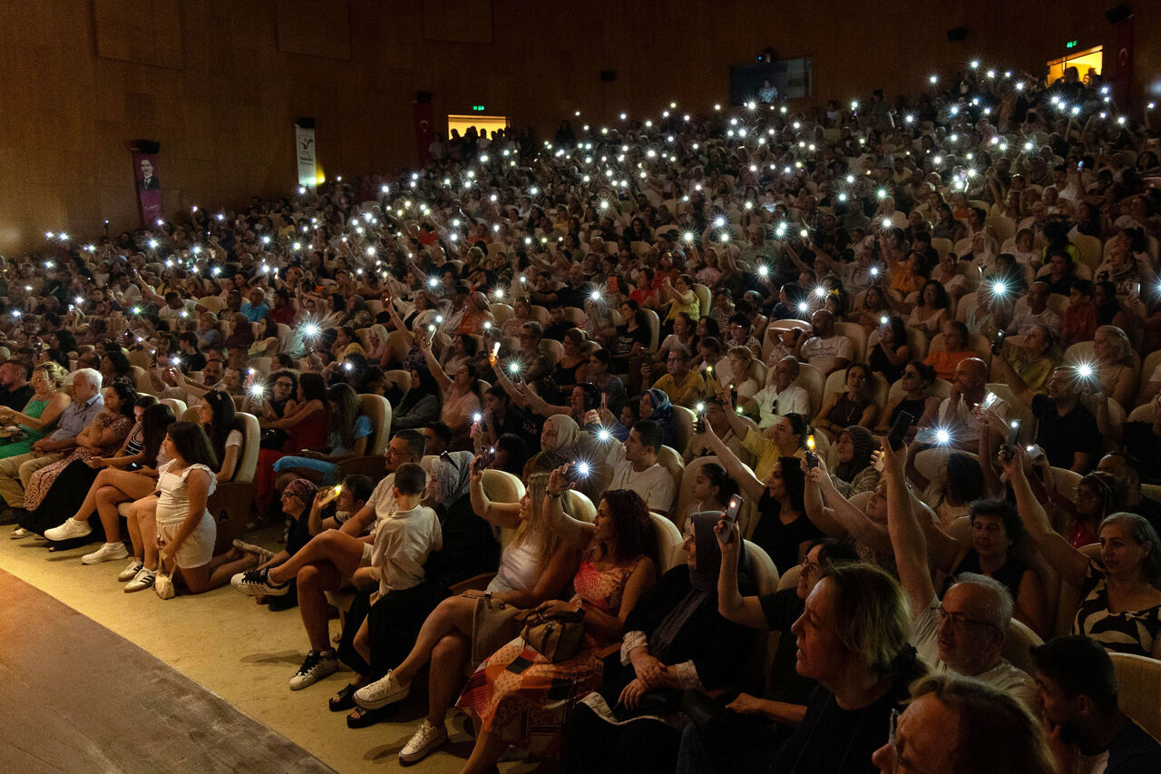 A T A T U R K K U L T U R M E R K E Z I N D E N O S T A L J I G E C E 785172 232288