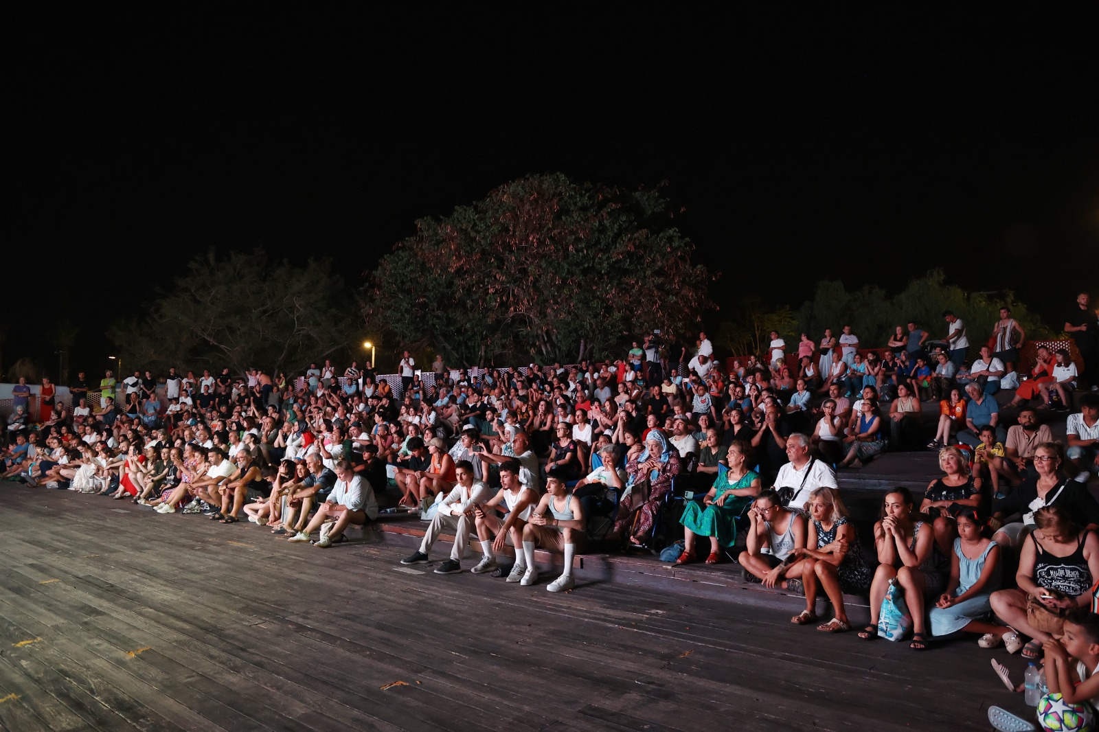 Büyükşehir Belediyesi Halk Dans Festivali Düzenledi (10)