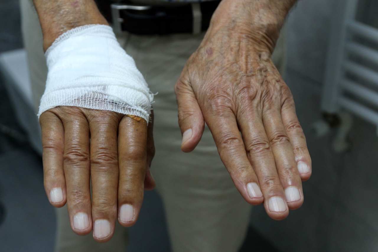 D U S A K A B I N C A M I P A T L A D I E M E K L I A K A D E M I S 761102 224627