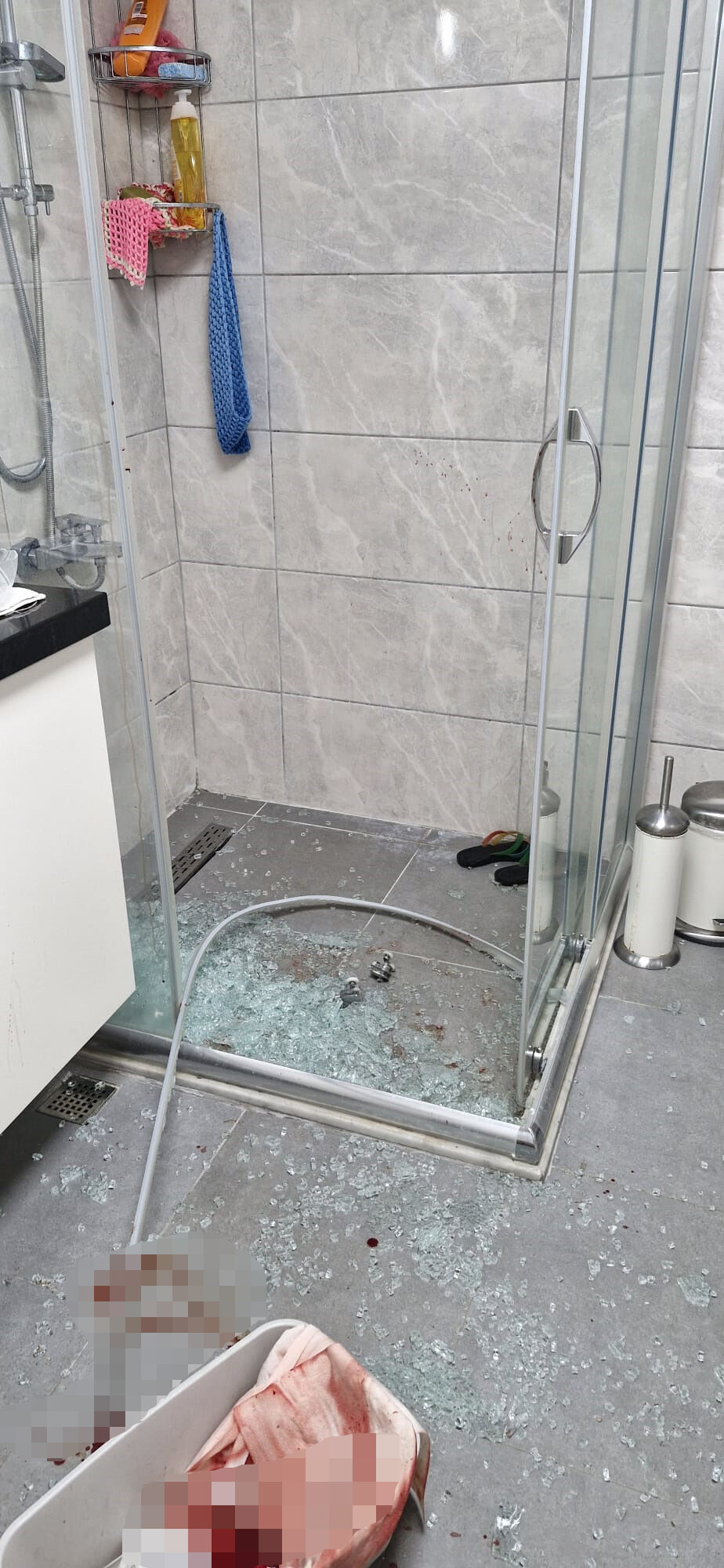 D U S A K A B I N C A M I P A T L A D I E M E K L I A K A D E M I S 761103 224627