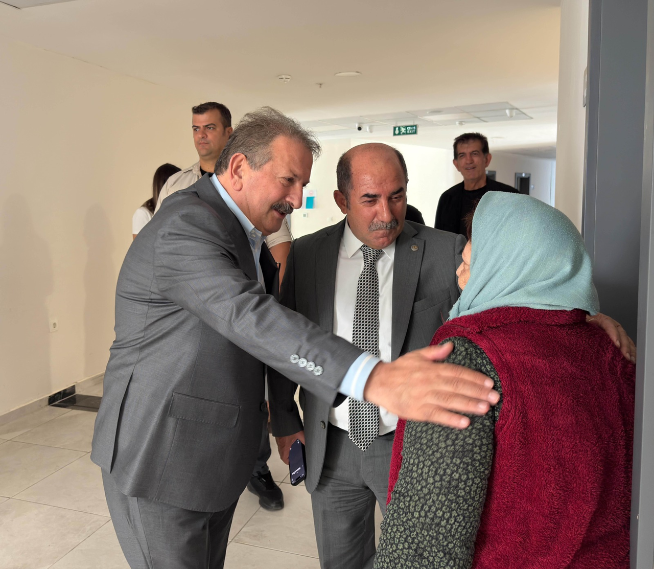 M U D U R L E R D E N H U Z U R E V I Z I Y A R E T I 773376 228544