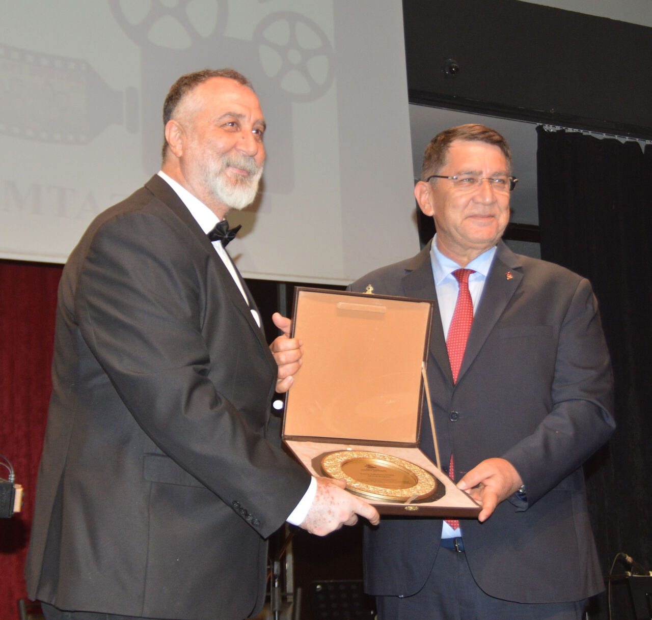 S I N E M A S A R K I L A R I Y L A K U T L A M A 766757 226358