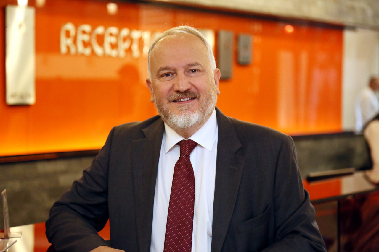 A N T A L Y A T U R I Z M I 6 M I L Y O N 250 B I N I G E C T I 796581 235750