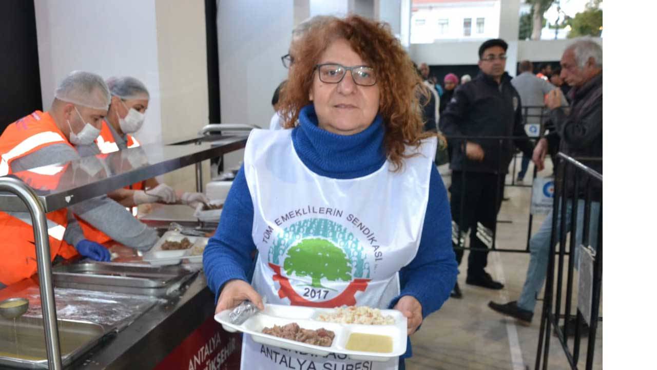 Emekliler Ramazan Ayi Boyunca Iftar Cadirinda Olacak