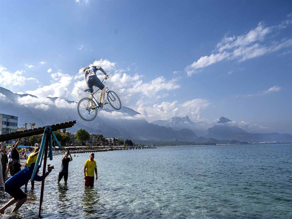 T U R K I Y E N I N B I S I K L E T T U R I Z M I H E D E F I 10 798205 236267