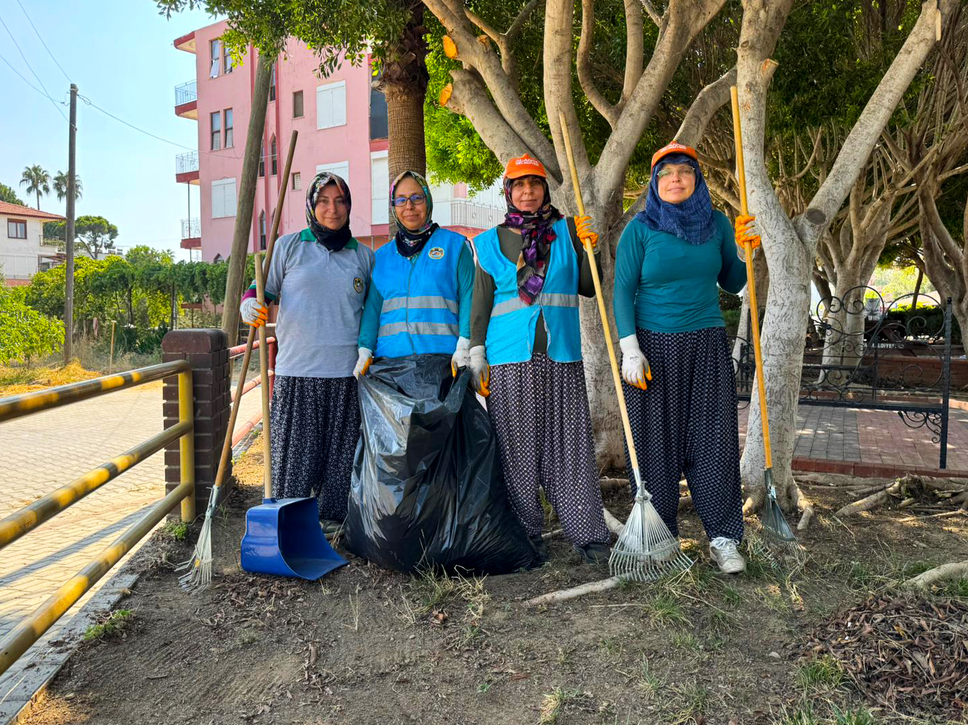 A L A N Y A D A Y E S I L A L A N L A R K A D I N L A R A E M A N E T 853419 253169