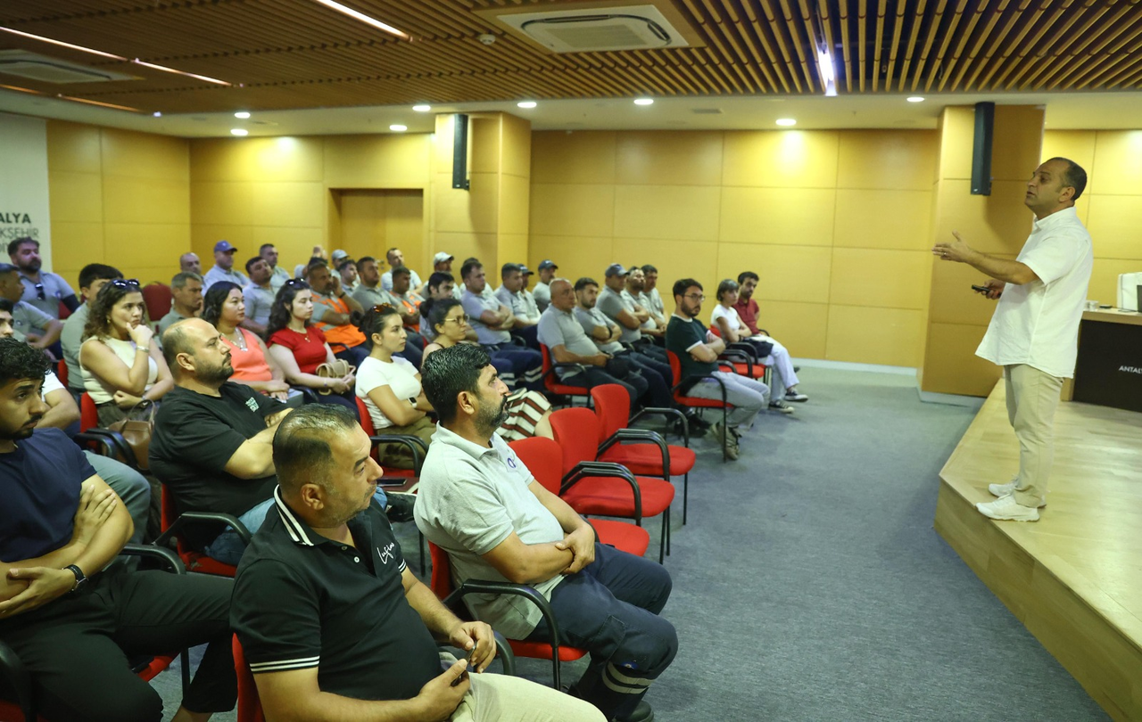 B U Y U K S E H I R D E N I L A C L A M A P E R S O N E L I N E E G I T I 873202 259367