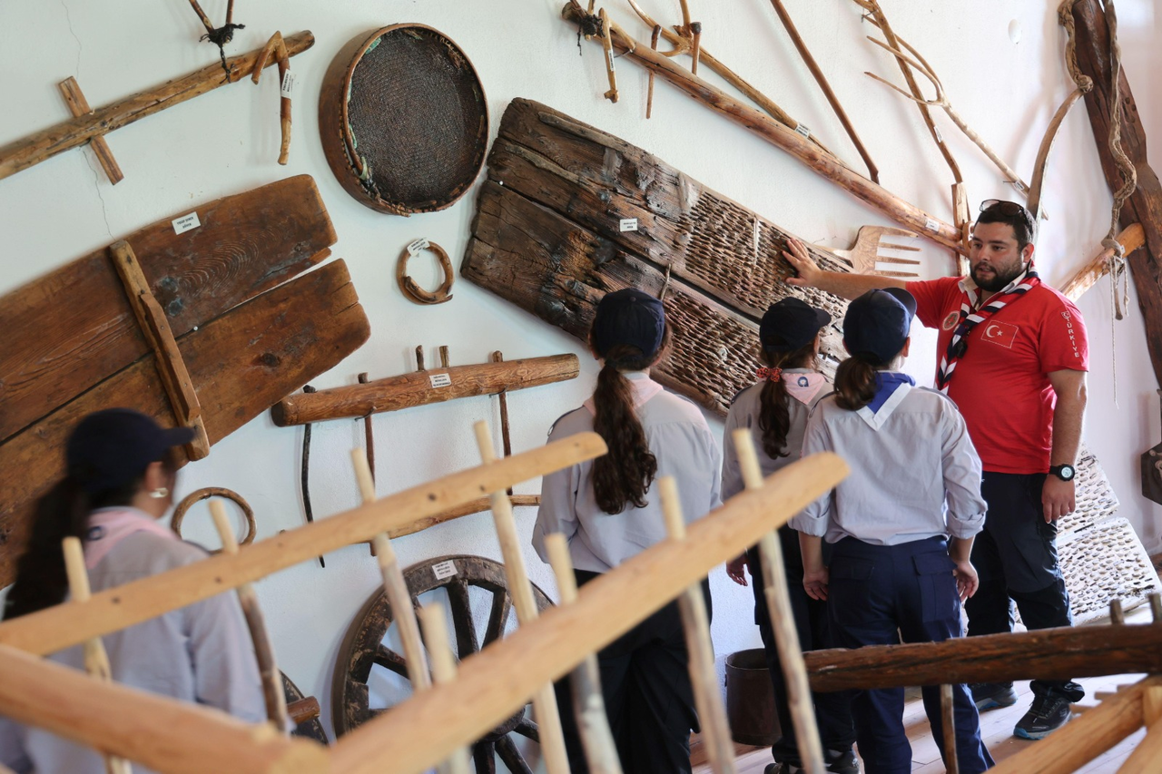 B U Y U K S E H I R I Z C I L E R I A K S E K I D E K A M P T A 849829 252022