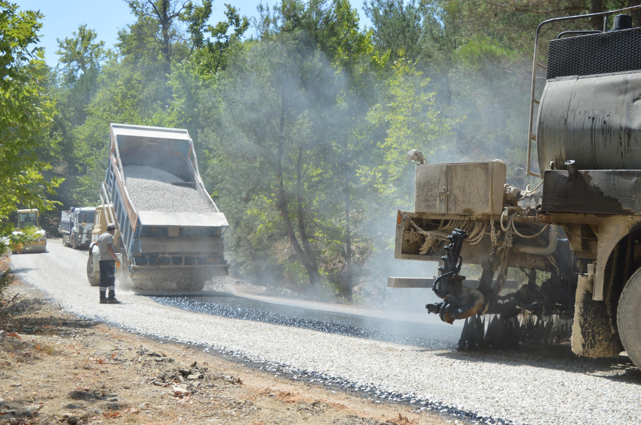 C I C E K O L U K T A 40 Y I L L I K A S F A L T O Z L E M I S O N 882045 262006