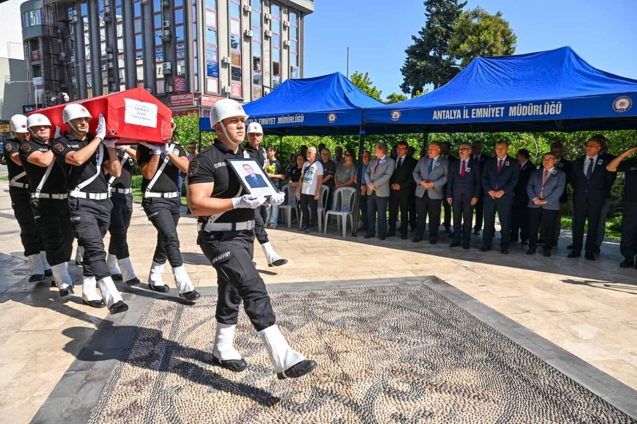 E M E K L I V A L I Y A R D I M C I S I C E V D E T E K M E K C I S 866456 257363