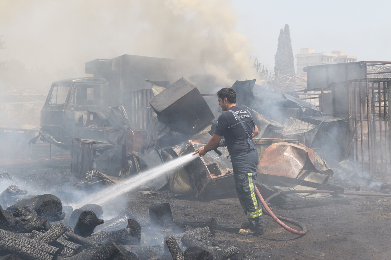 Sera Atiklarinin Oldugu Arazideki Yangin 864178 256627 (1)