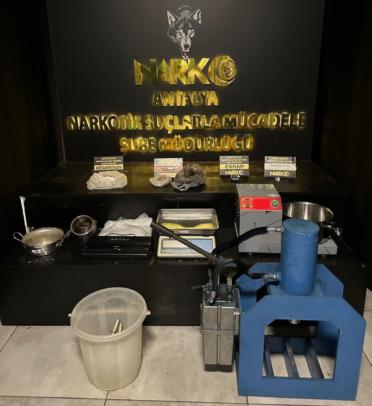 Z E H I R T A C I R L E R I N E D A R B E 884194 262685