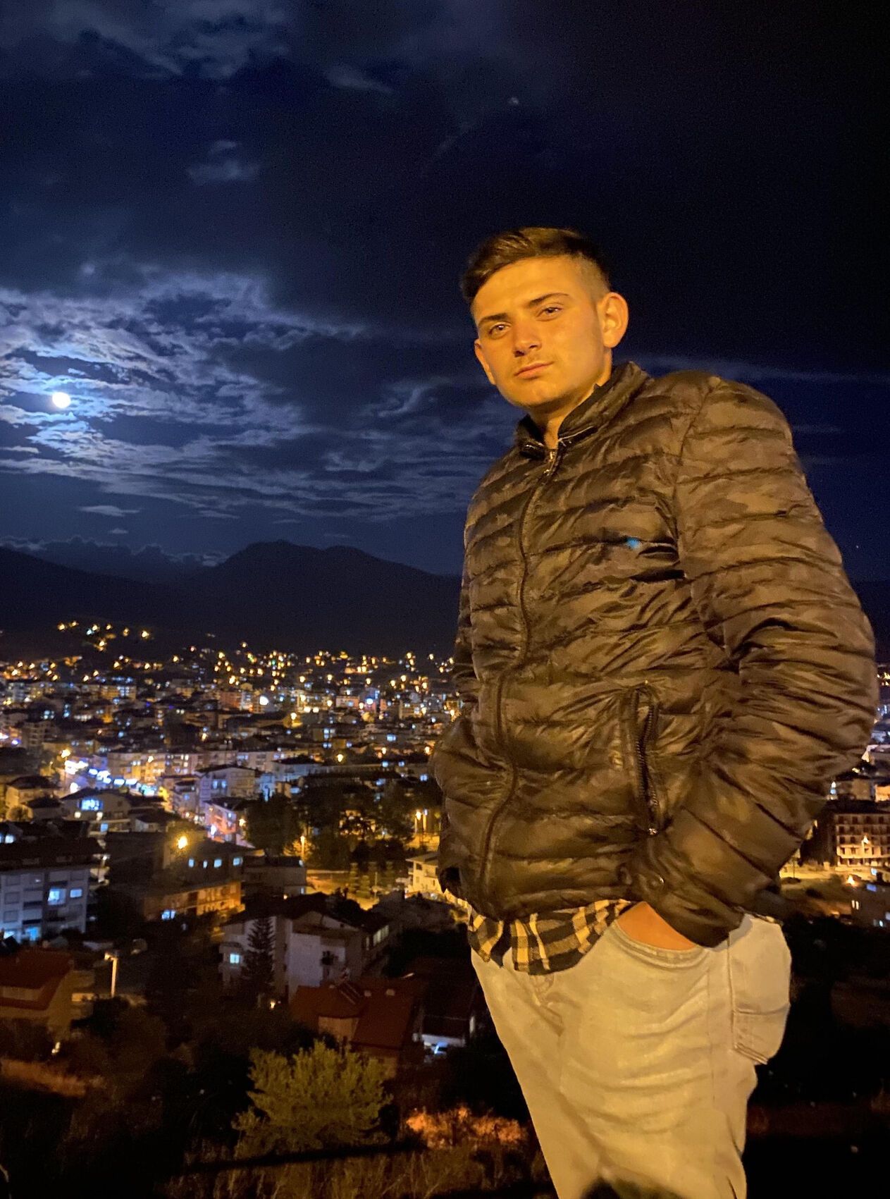 60 M E T R E L I K U C U R U M A Y U V A R L A N A N O T O M O B I L D 902710 268207