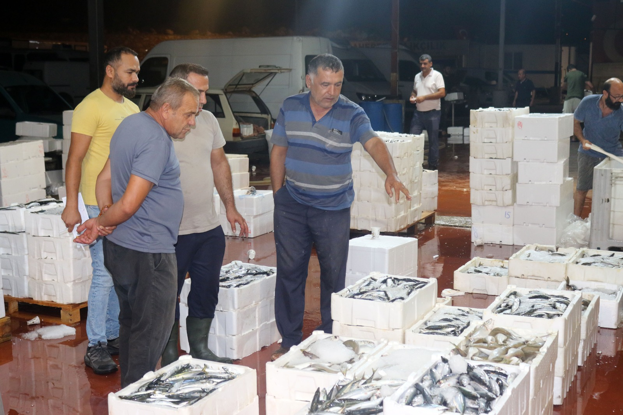 A K D E N I Z D E A V Y A S A G I K A L K T I 1 K I L O F I Y A 915384 271977