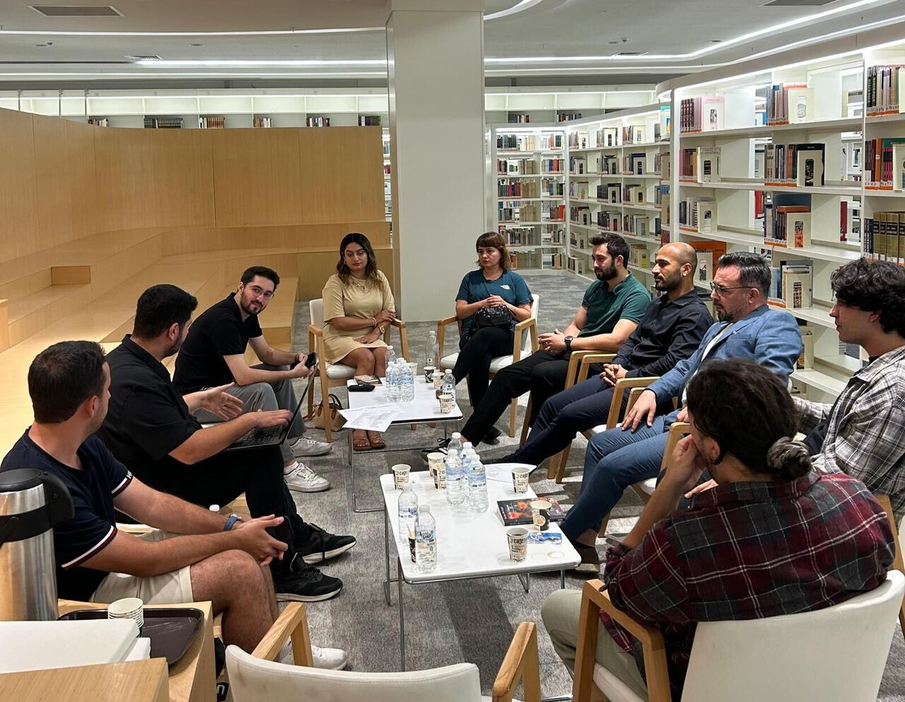 Antalya Kutuphanesi Kitap Kulubu Okurlari Bulusturuyor 5