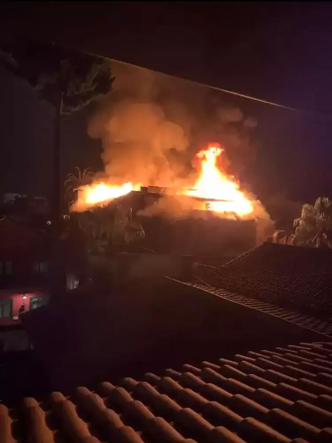 B U T I K O T E L D E K I Y A N G I N D A O L E N 2 K I S I K A T 939356 278953