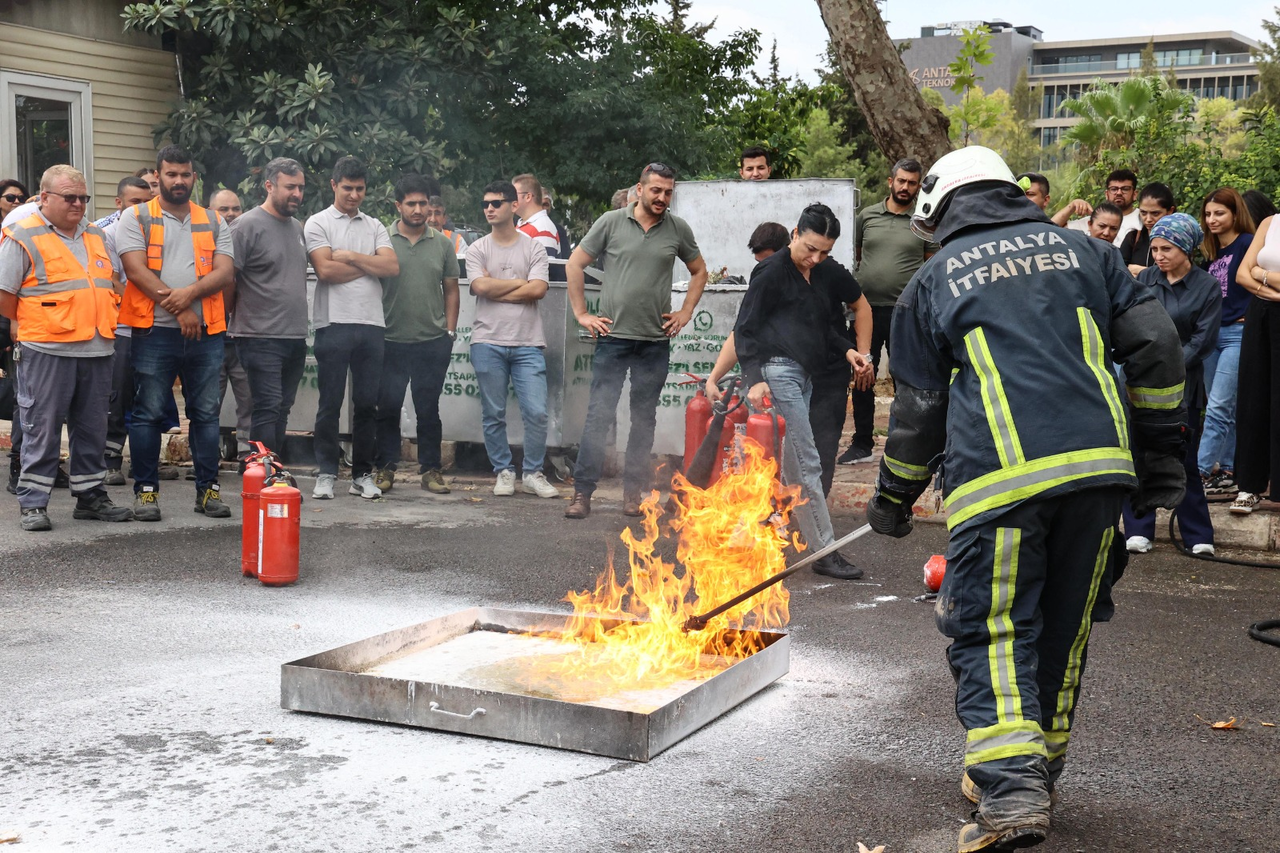 B U Y U K S E H I R C A L I S A N L A R I N A Y A N G I N E G I T I M I 939872 279078