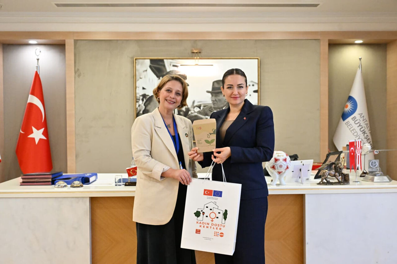 B U Y U K S E H I R D E N K A D I N D O S T U K E N T V I Z Y O N U 908059 269826