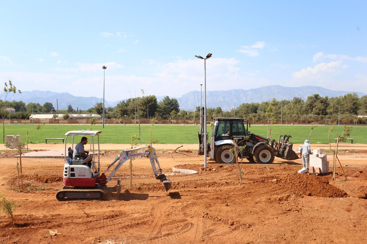 Edip Akbayram Duaci Genclik Parkinda Kurakcil Peyzaj Duzenlemesi 4