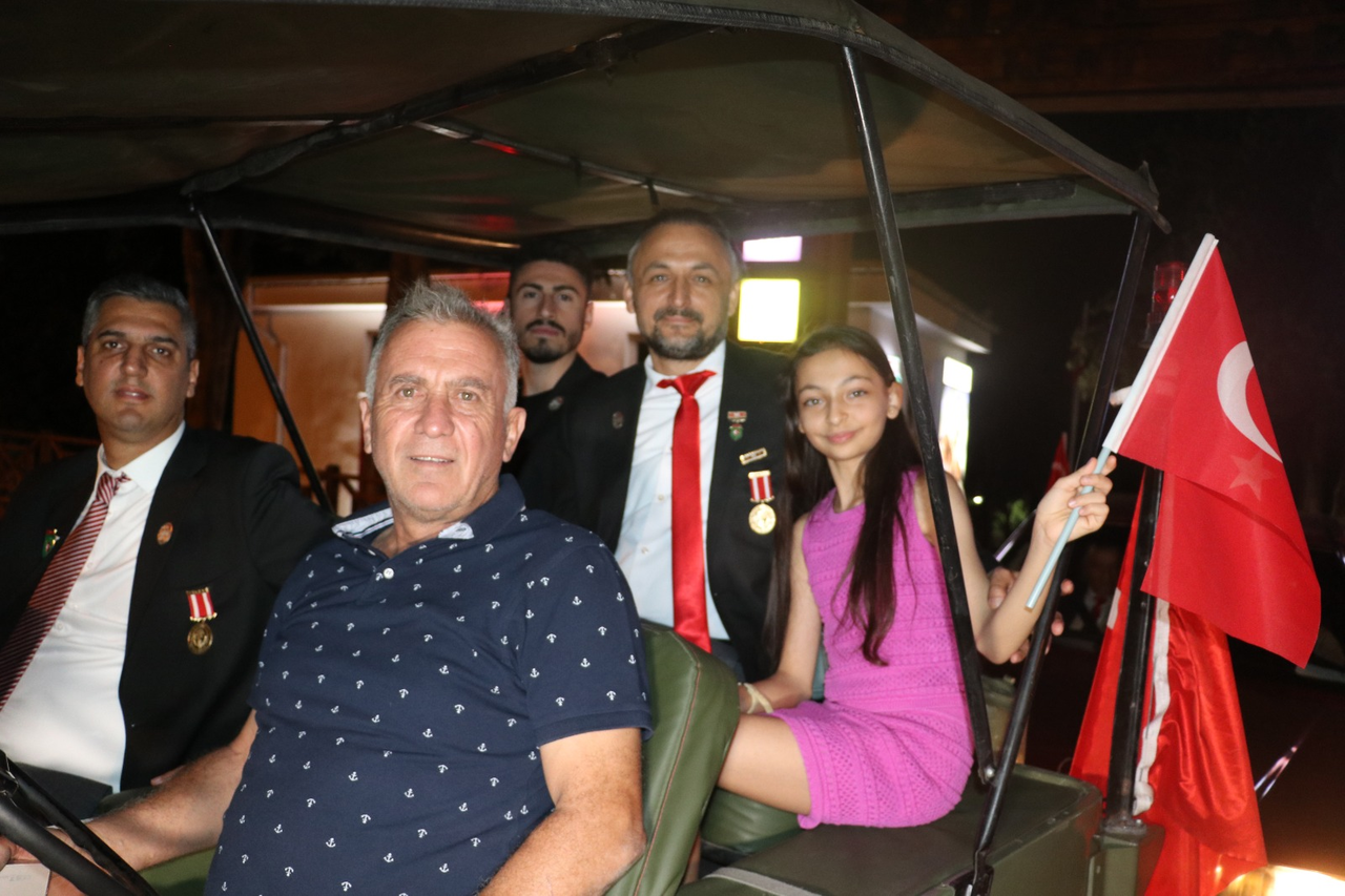 G A Z I L E R G U N U N D E K L A S I K O T O M O B I L K O R T E J I 922507 274099