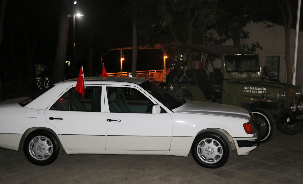 G A Z I L E R G U N U N D E K L A S I K O T O M O B I L K O R T E J I 922510 274099