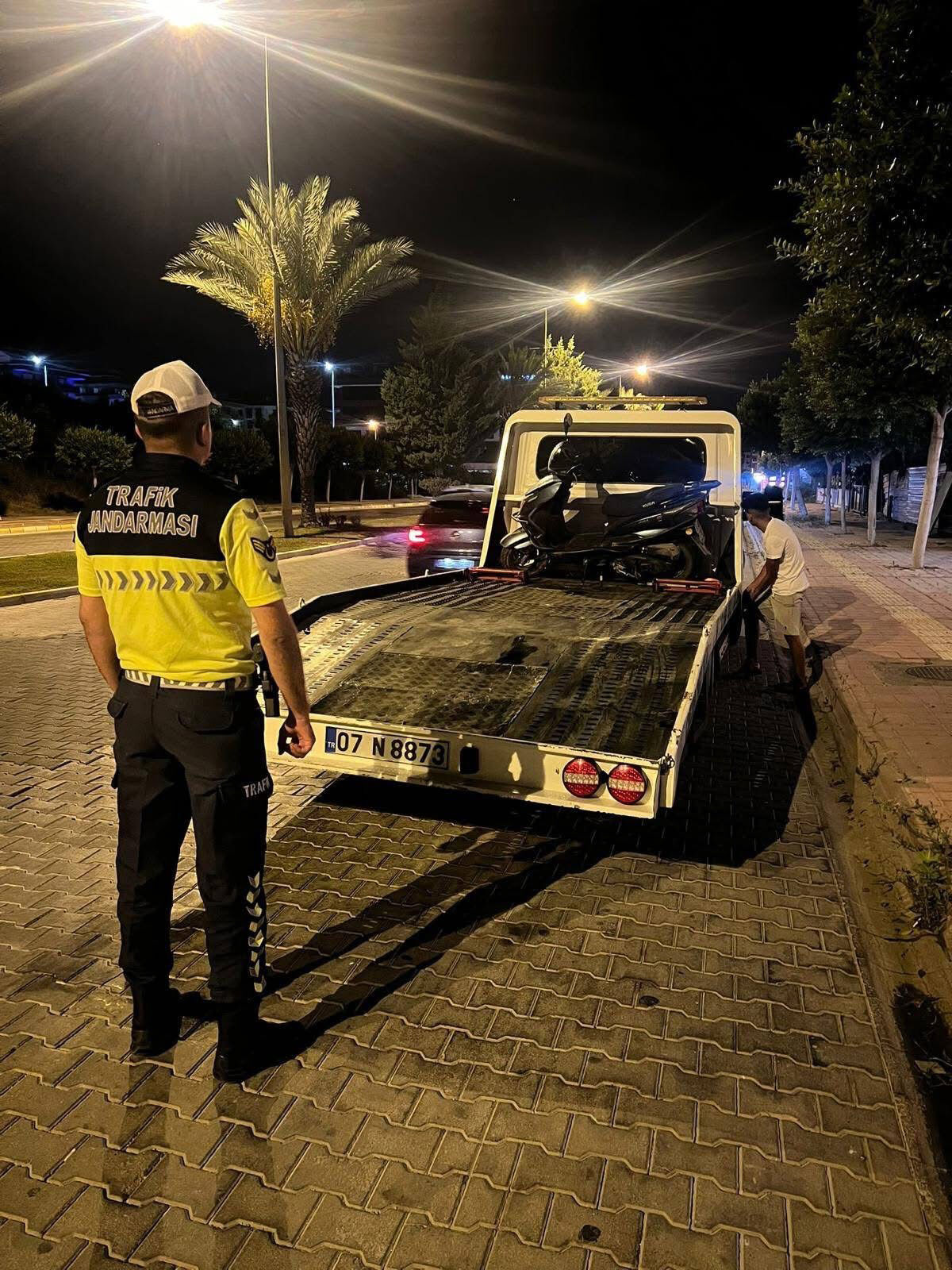 J A N D A R M A D A N T R A F I K D E N E T I M I 908594 269983