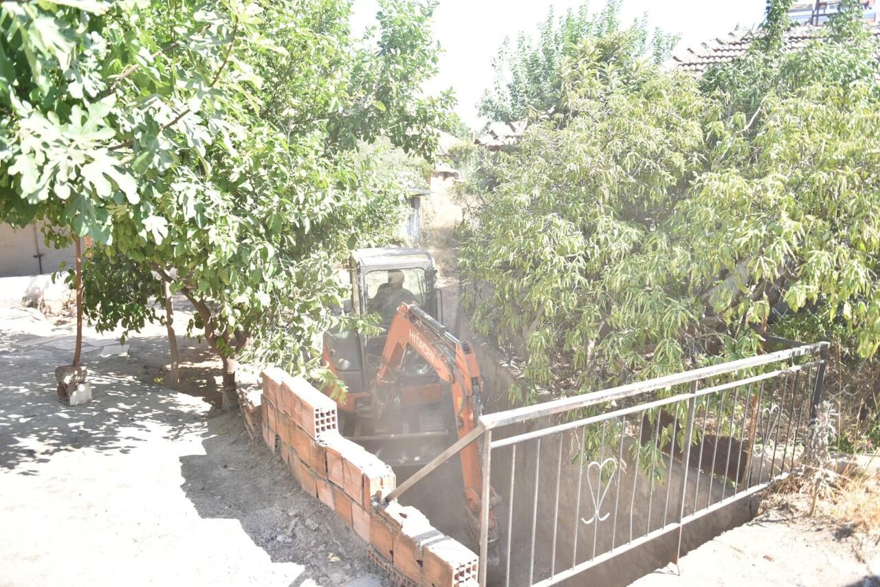 Kepez Belediyesinden Fatih Mahallesinde Dere Temizligi Calismasi 2