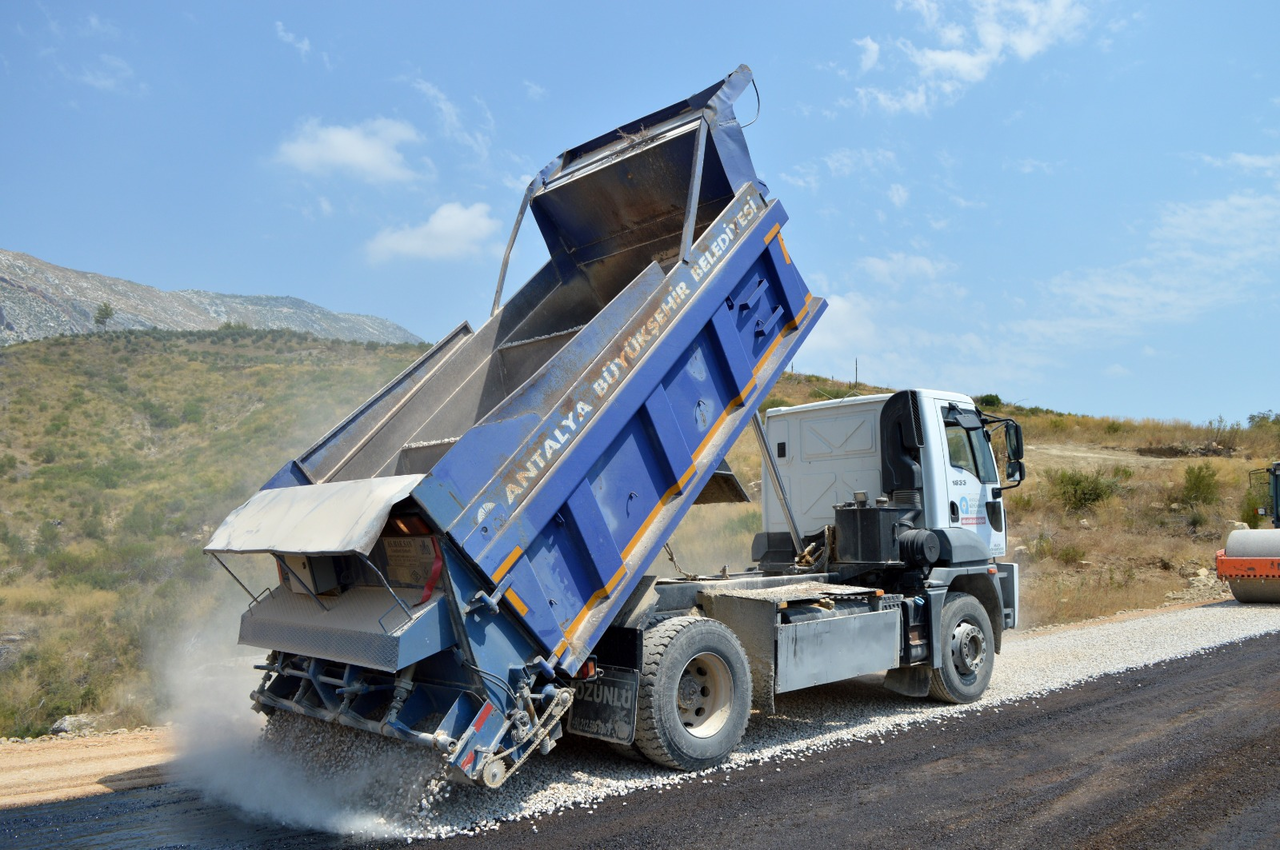 Manavgatta Grup Yollari Asfaltlaniyor 893673 265431 (1)