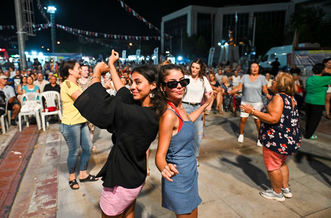 N E S E T E R T A S’ I N T U R K U L E R I S E S L E N D I R I L D I 909675 270294