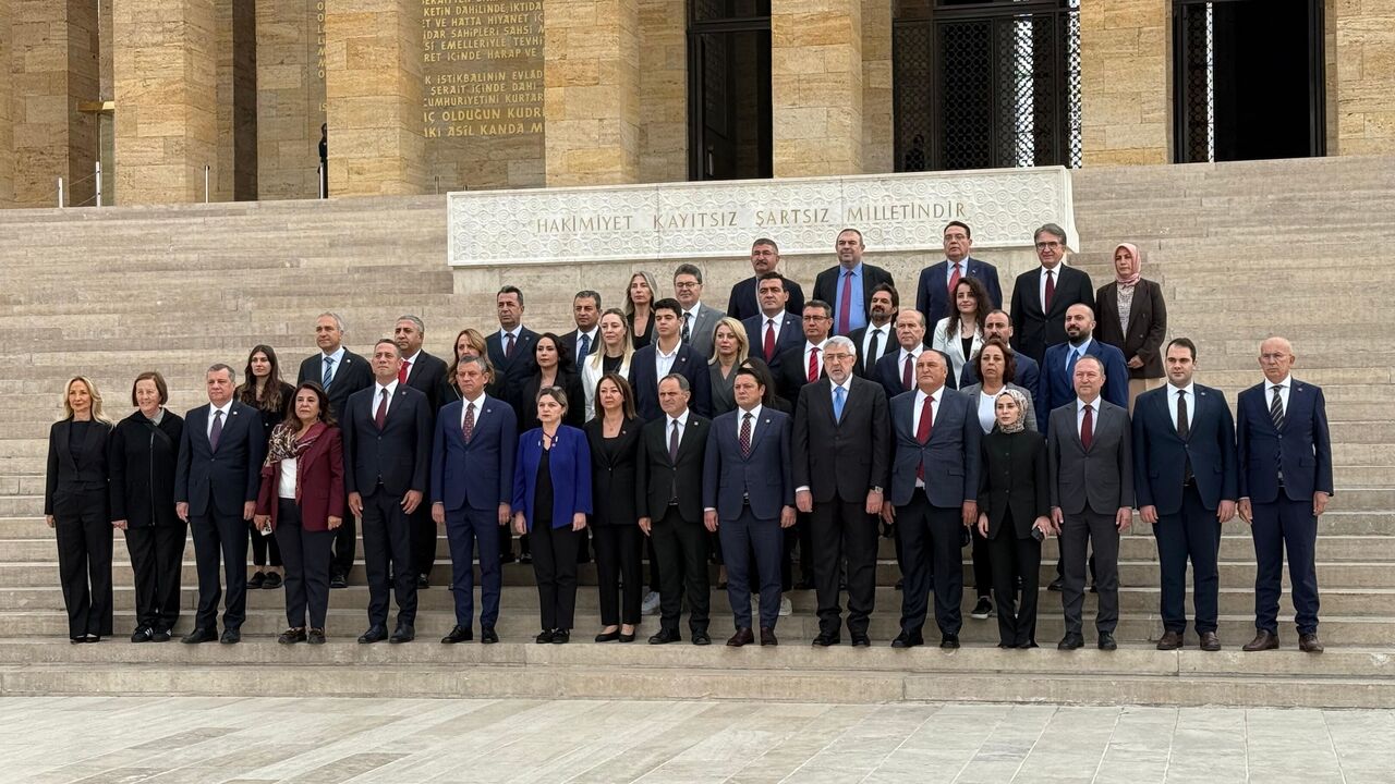 O Z G U R O Z E L A N I T K A B I R I Z I Y A R E T E T T I 934726 277593