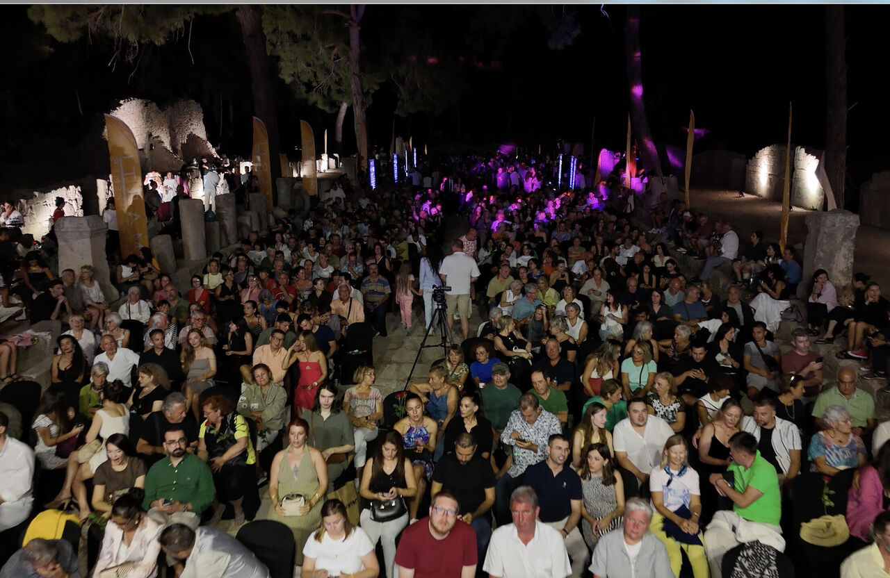 P H A S E L I S F E S T I V A L I B A S L A D I 928015 275648