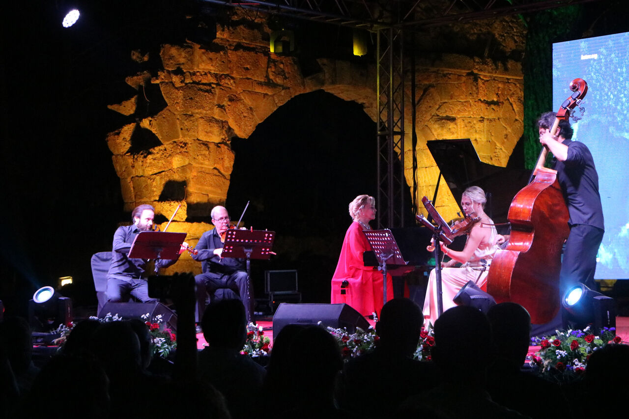 P H A S E L I S F E S T I V A L I B A S L I Y O R 920499 273557