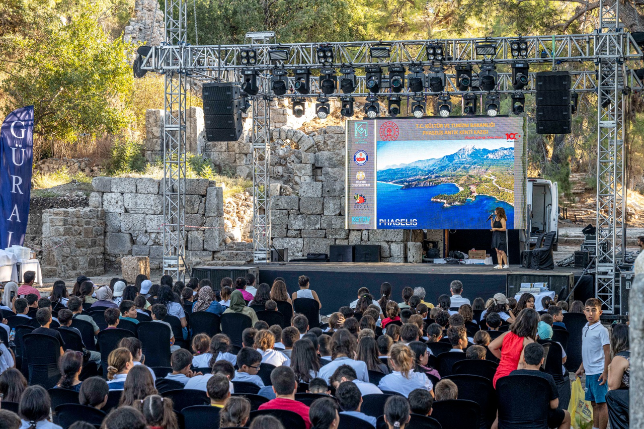 P H A S E L I S F E S T I V A L I N D E C O C U K L A R A O Z E L E T 929792 276170