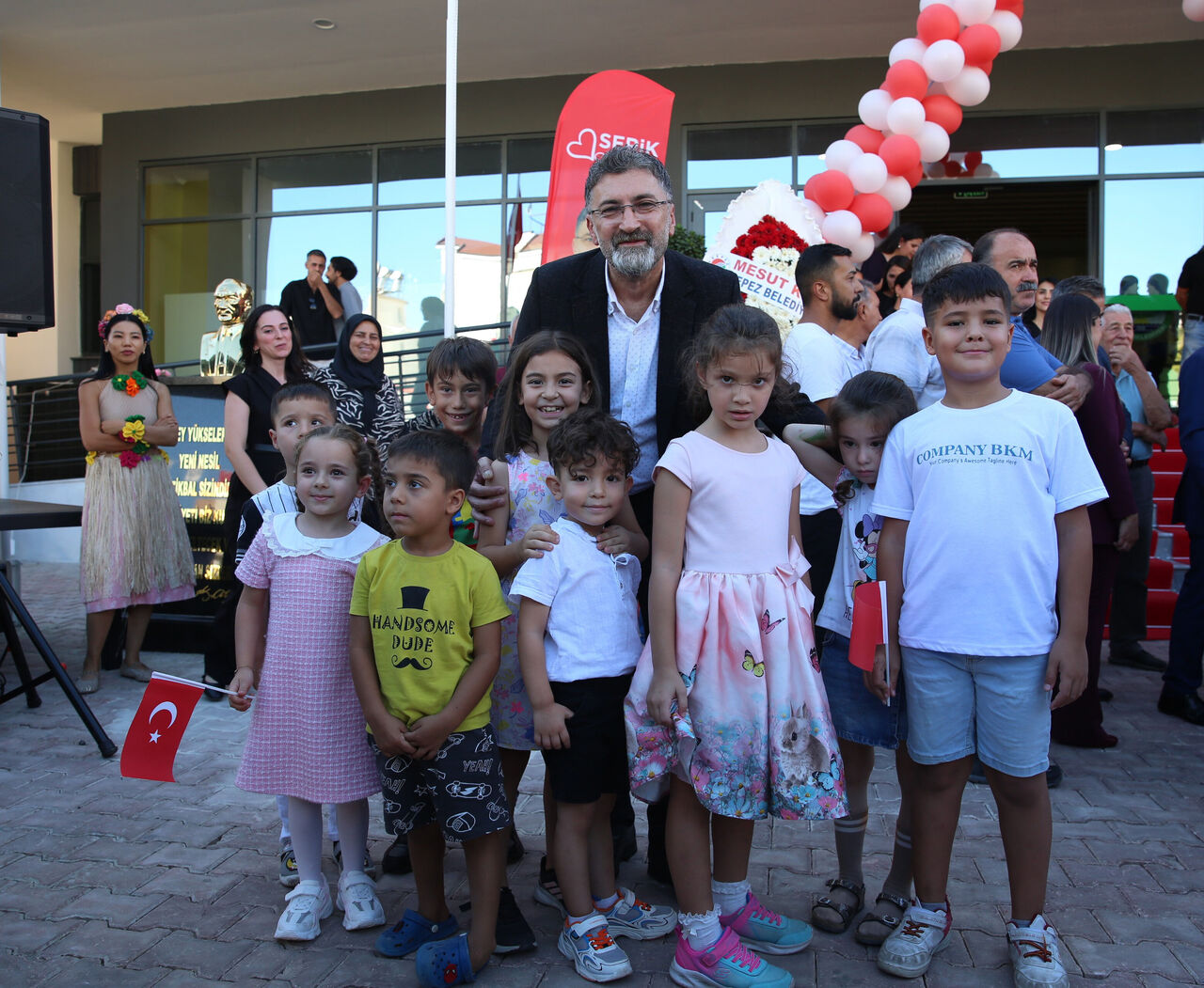 S E R I K T E K R E S V E G U N D U Z B A K I M E V I A C I L D I 927293 275462