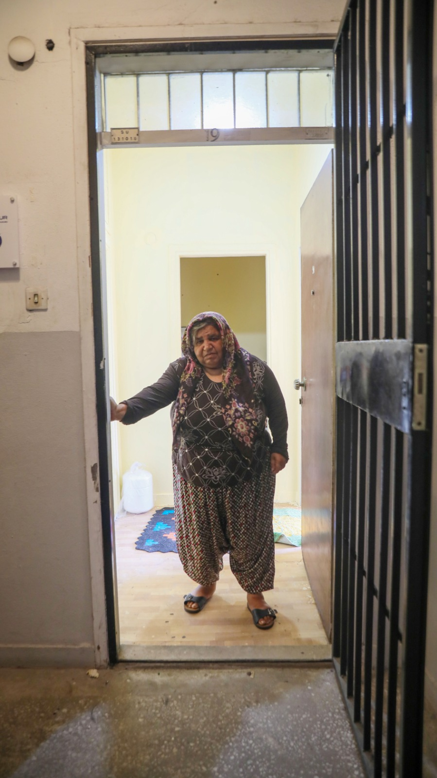 Y I K I L A C A K B I N A D A B I R B A S I N A Y A S A Y A N K A D I 930939 276532