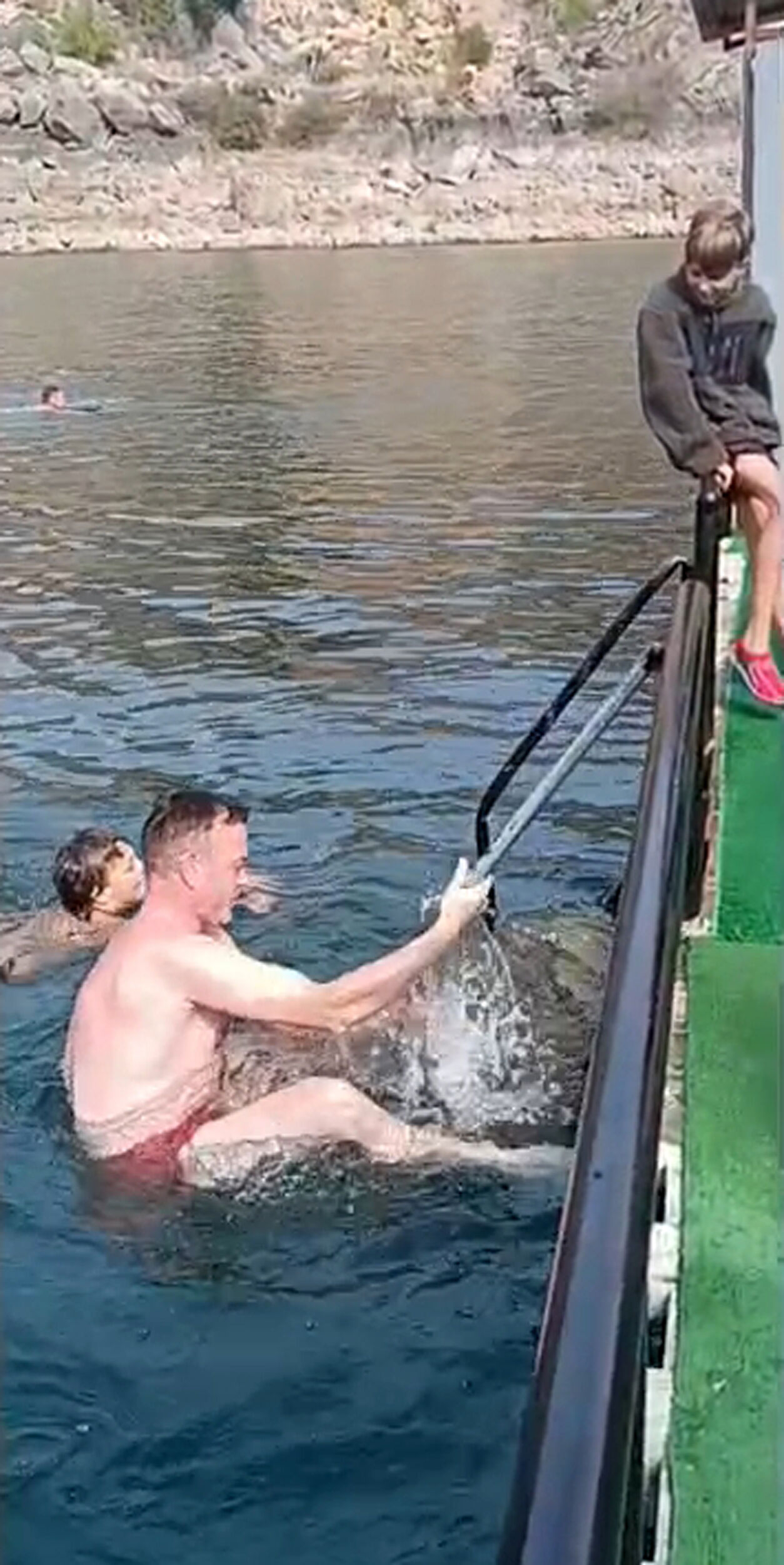 3 G U N D U R A R A N A N I R L A N D A L I T U R I S T I N B A R A J 978998 290731