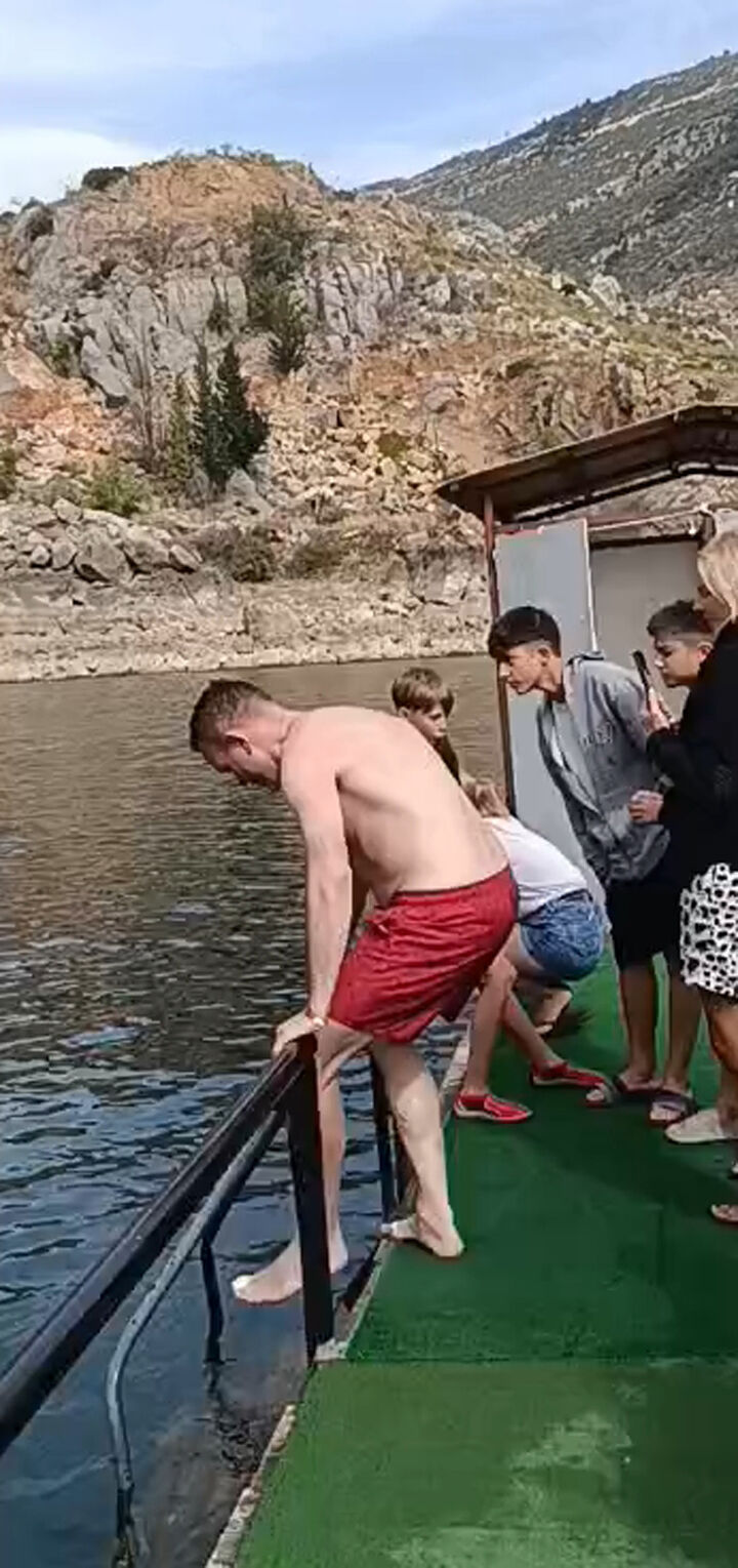 3 G U N D U R A R A N A N I R L A N D A L I T U R I S T I N B A R A J 978999 290731