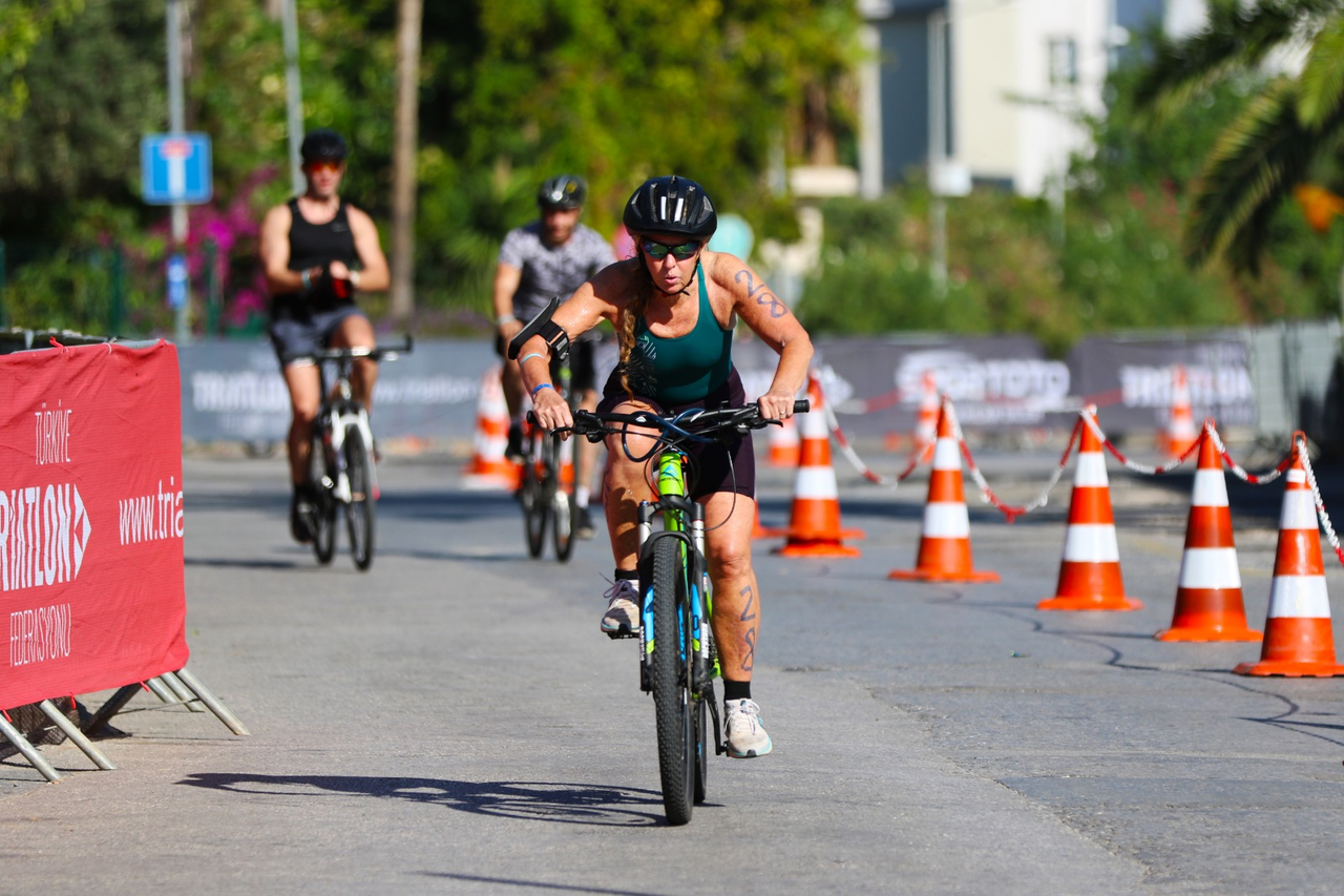 34 U N C U A L A N Y A T R I A T L O N U B A S L A D I 980204 291111