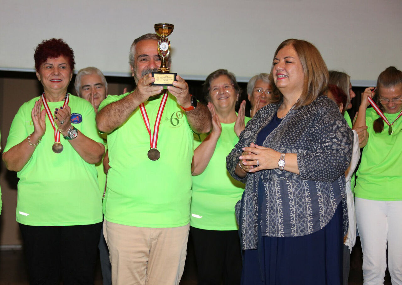 60+ T A Z E L E N M E U N I V E R S I T E S I A K A D E M I K Y I L I 992902 294607