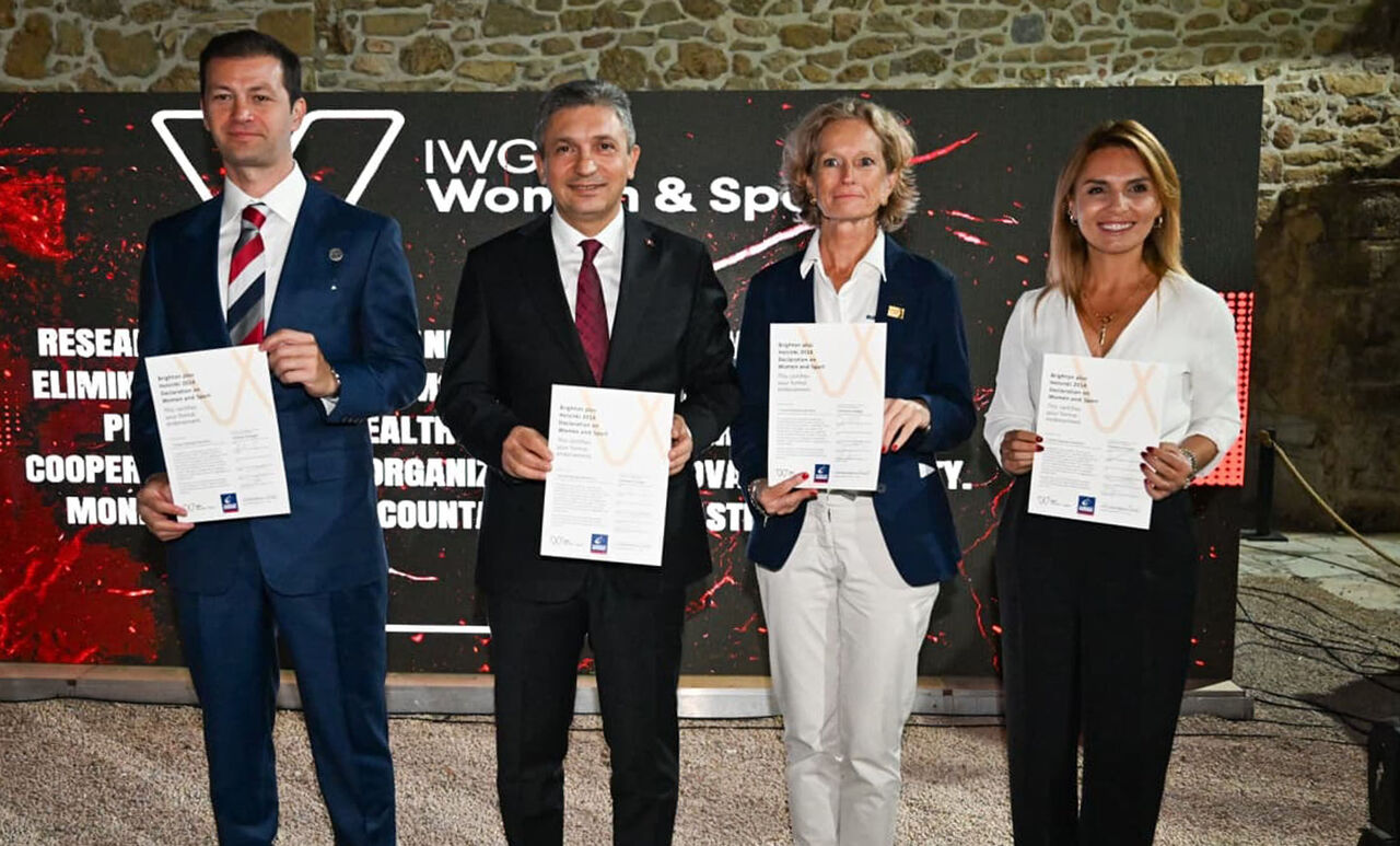 A V R U P A’ N I N E N I Y I K U R E K C I L E R I A N T A L Y A’ D A 956115 283957