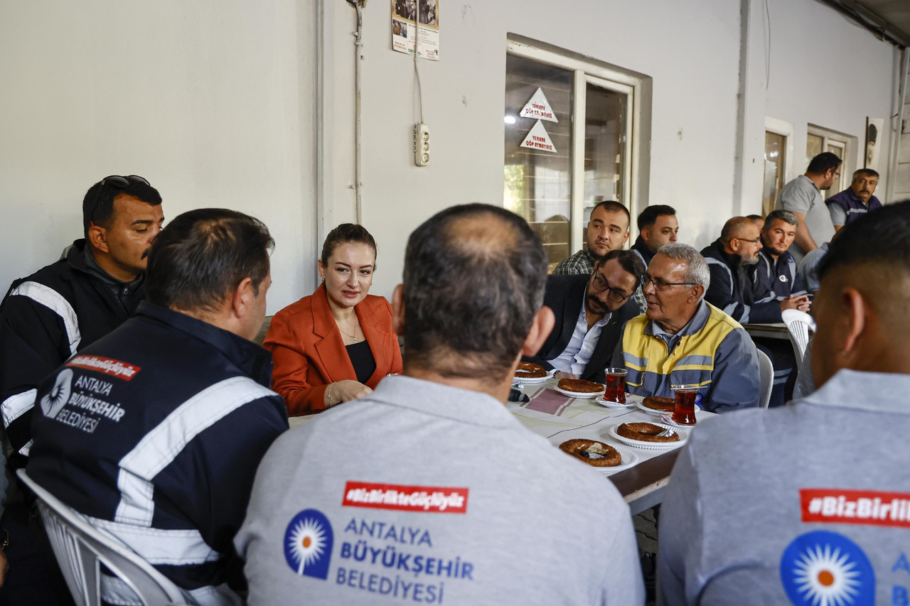 B A S K A N V E K I L I O Z D E M I R F E N I S L E R I P E R S O N 955396 283706