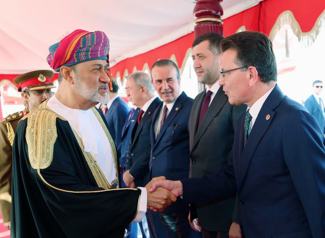 C U M H U R B A S K A N I E R D O G A N I N K O R F E Z T U R U N D A 978830 290685