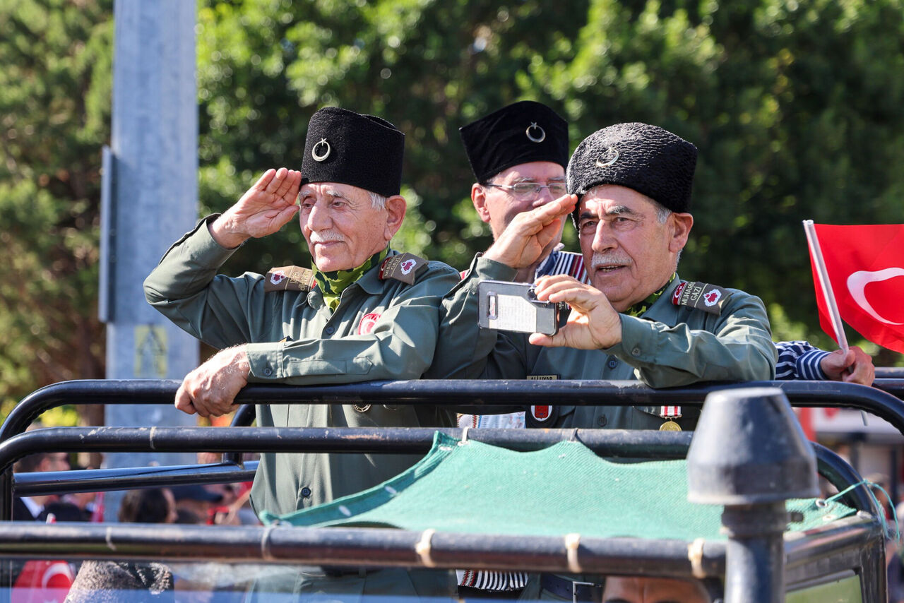 C U M H U R I Y E T I N 102. Y I L D O N U M U M A N A V G A T T 989100 293533