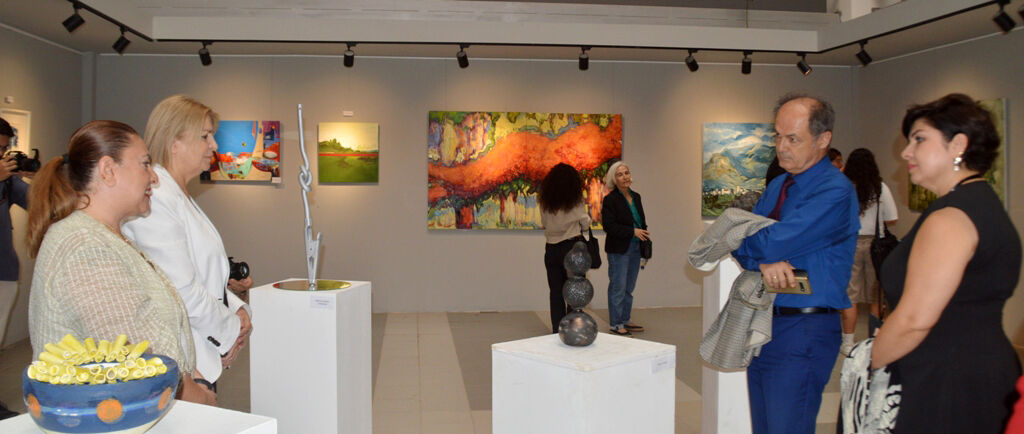 C U M H U R I Y E T I N R E N K L E R I S E R G I S I 986608 292895