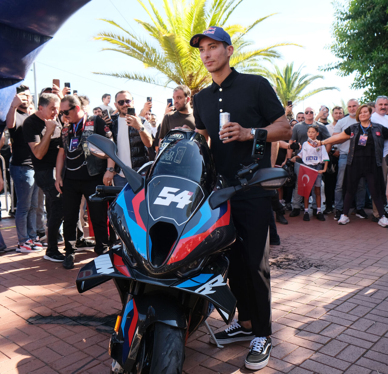 D U N Y A S A M P I Y O N U T O P R A K R A Z G A T L I O G L U N A C 982896 291828