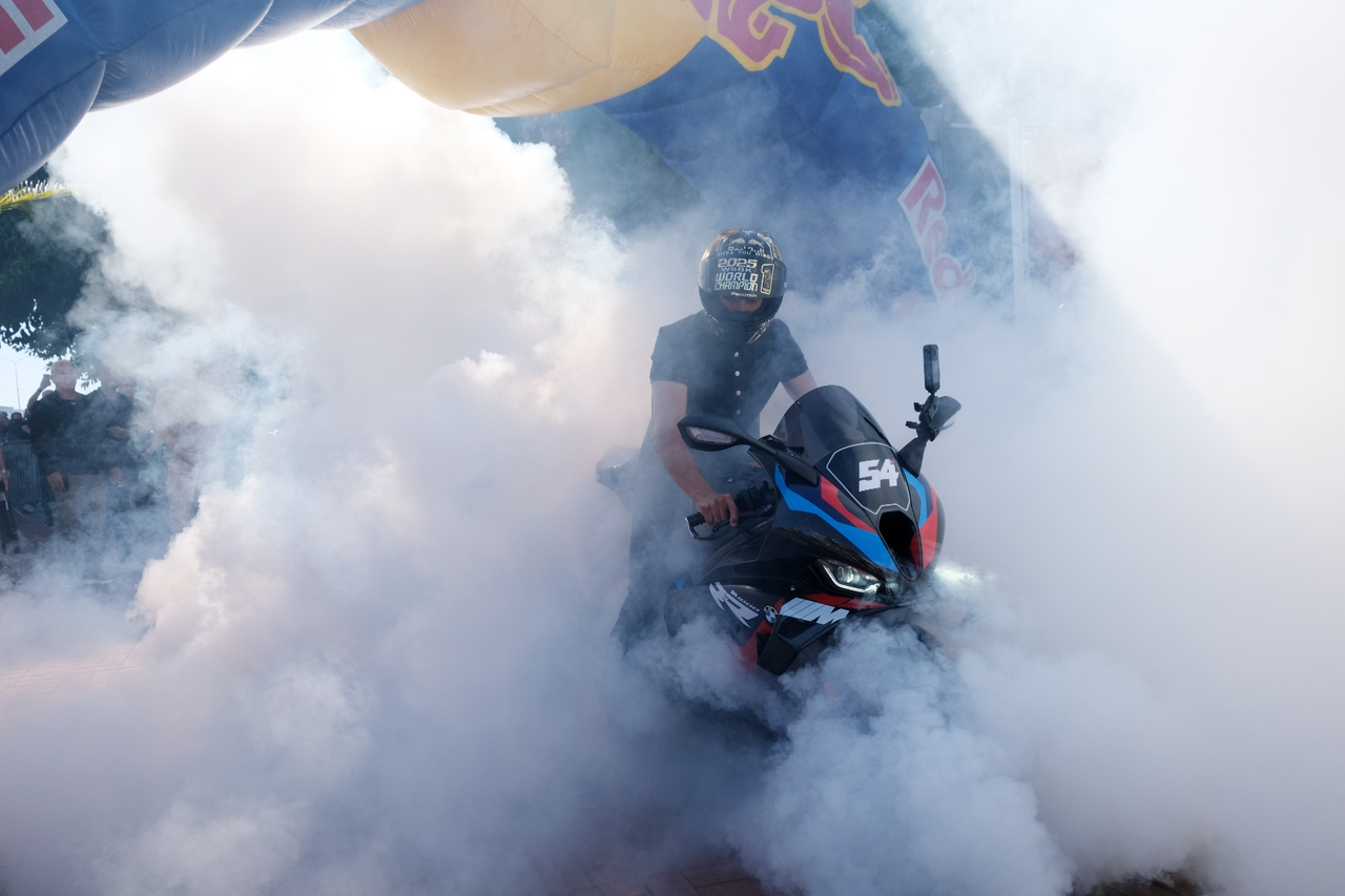 D U N Y A S A M P I Y O N U T O P R A K R A Z G A T L I O G L U N A C 982902 291828